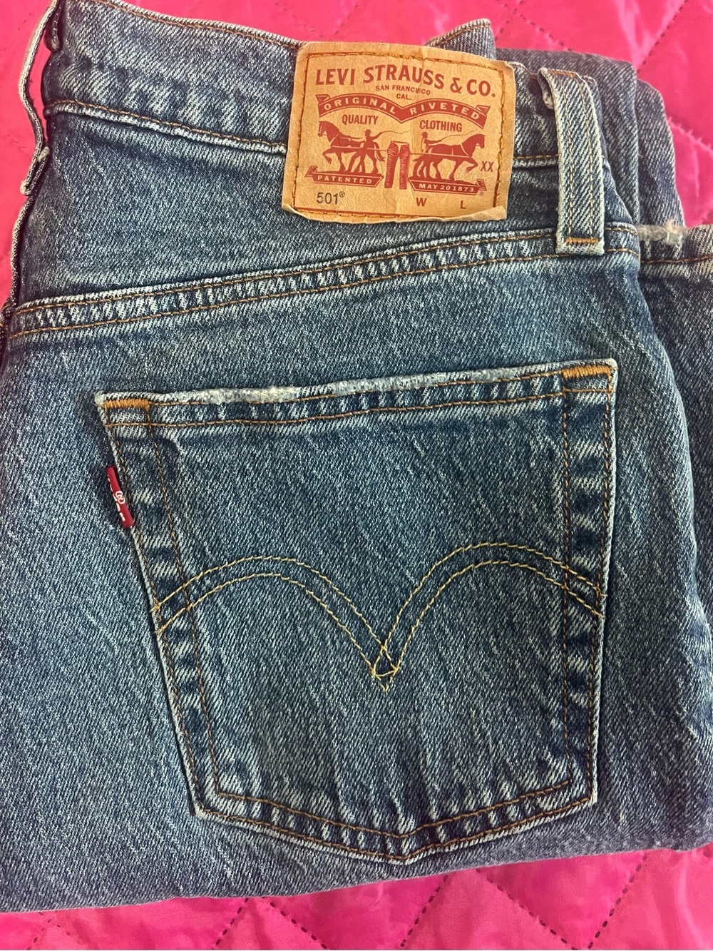 Levi's Women's Blue High-Rise Denim Jeans with Signature Back Pocket super!!